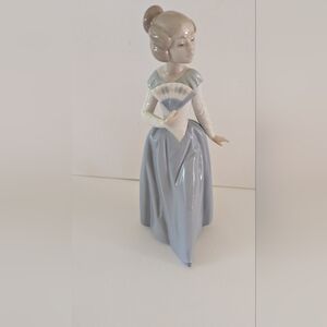 LLADRO NAO "DEMURE" #402 Mint Condition